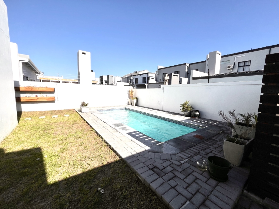 3 Bedroom Property for Sale in Sandown Western Cape